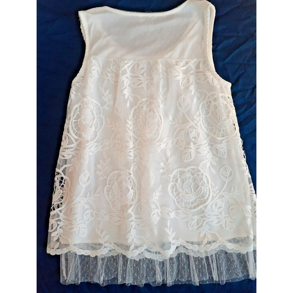 CALSTYLE Mesh Embroidered Tank Top-White- Handkerchief Hem, S - Picture 3 of 5
